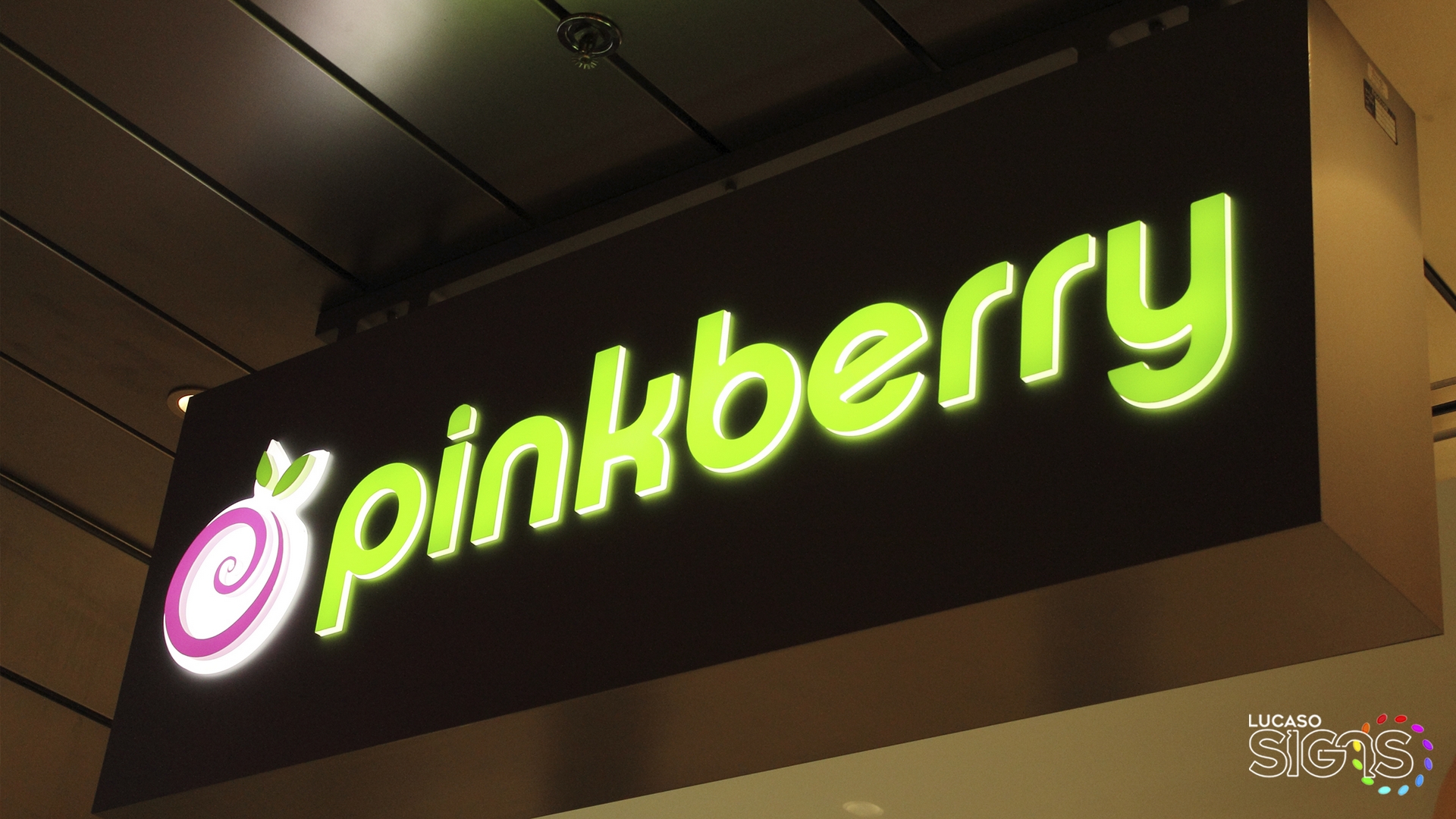 Illuminated light box sign with ACM face and push-through 3D lettering for Pinkberry by Lucaso Signs